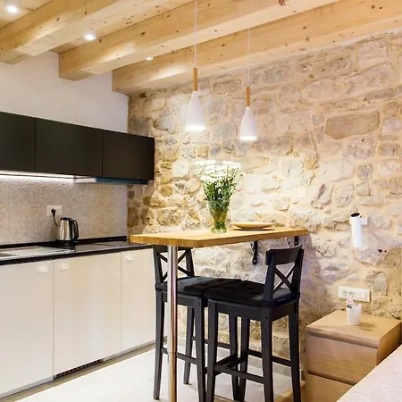 Explore The Historic Center From A Remodeled スプリト