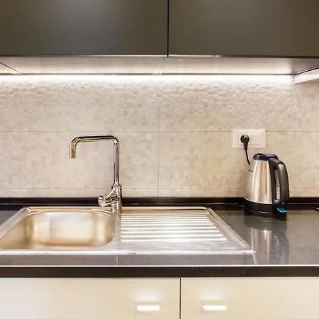 Explore The Historic Center From A Remodeled Apartment