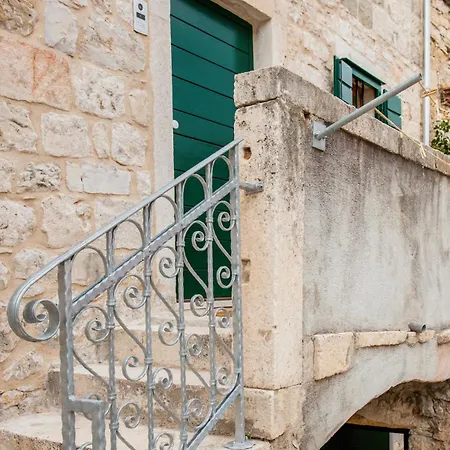 Explore The Historic Center From A Remodeled Apartment